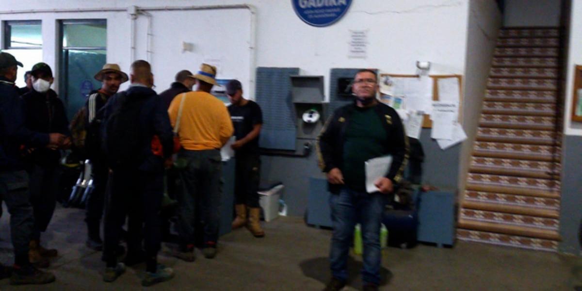 Antonio Corrales y los trabajadores de la Almadraba Punta Atalaya de Conil, votando en las elecciones sindicales